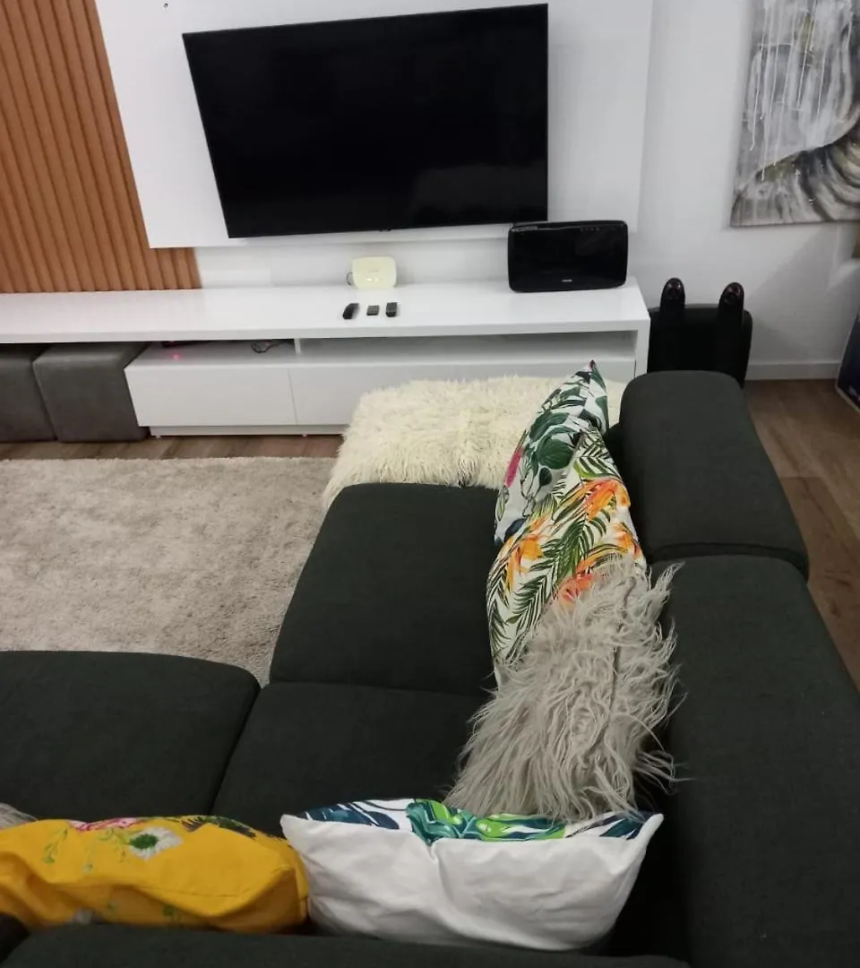 Apartamento De Luxo -T2 Praia 0*,