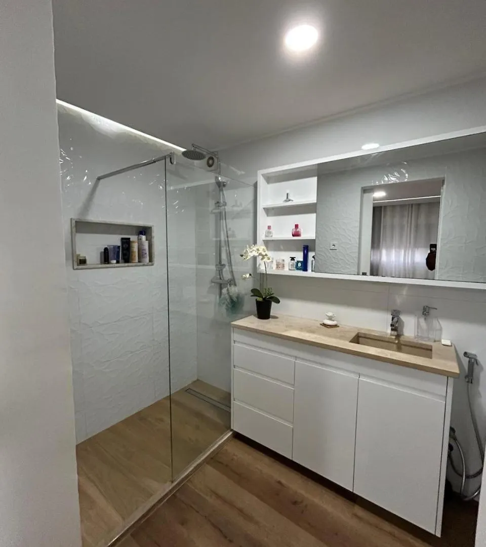 Apartamento De Luxo -T2 Praia 0*,